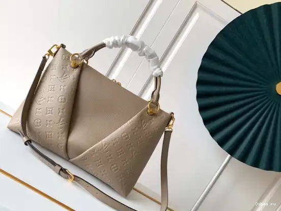 V LOUIS TOTE MM VUITTON 0425
